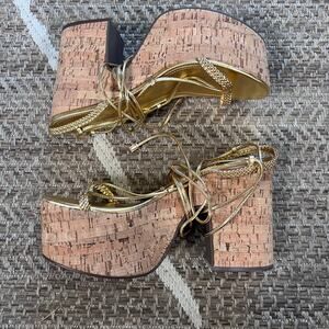 Schutz Maxima Cutout Sandal Sz 10B